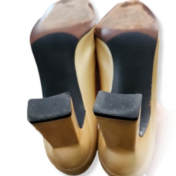 Stuart Weitzman Vintage Gold Patient Leather Square Toe Pumps Heels Sz 8M 1038 - Picture 8 of 9